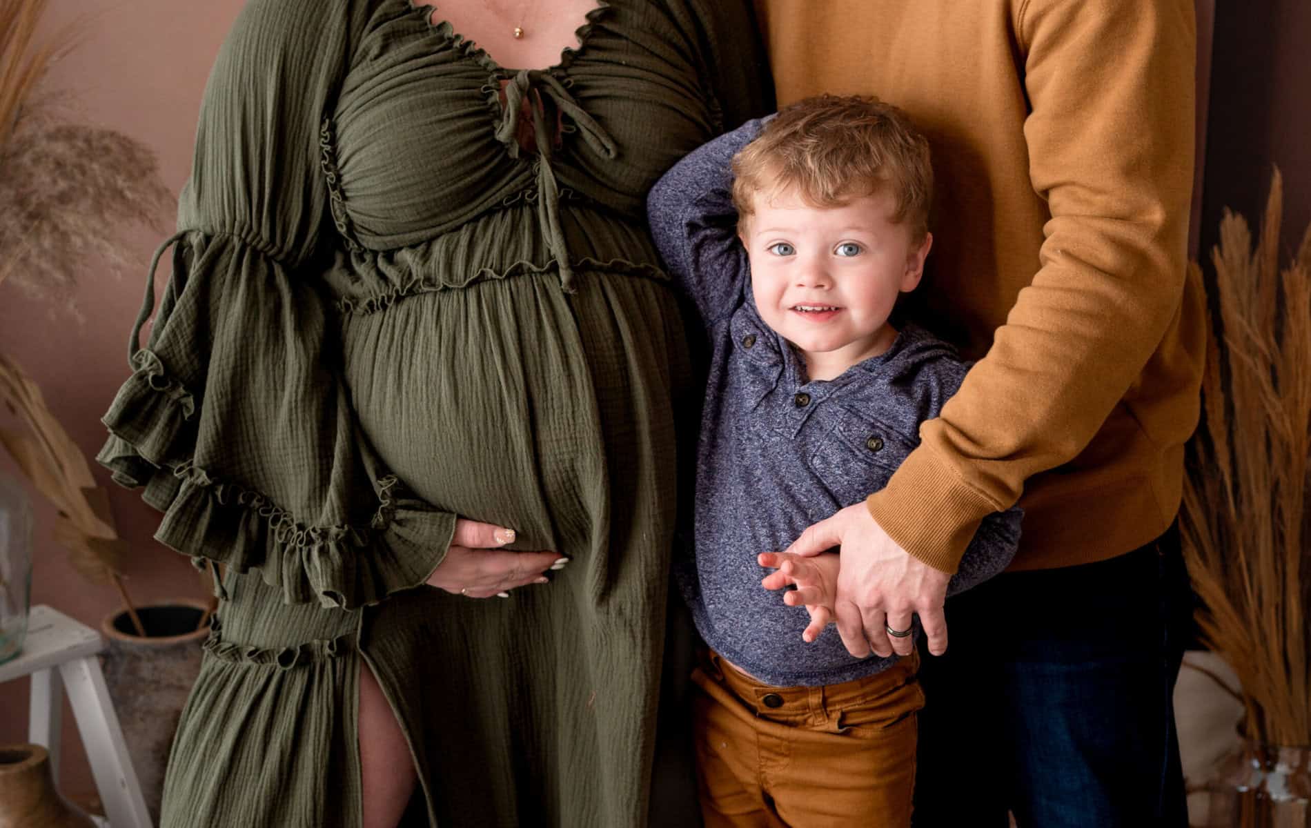 wichita ks photographers maternity photos sj nuzum photography excited big brother