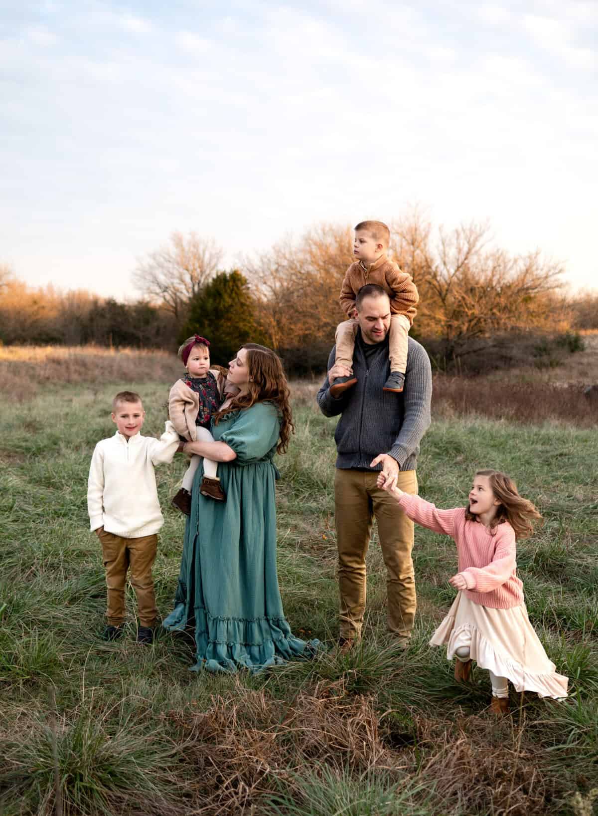 wichita family photographer twirling in a field sj nuzum photography